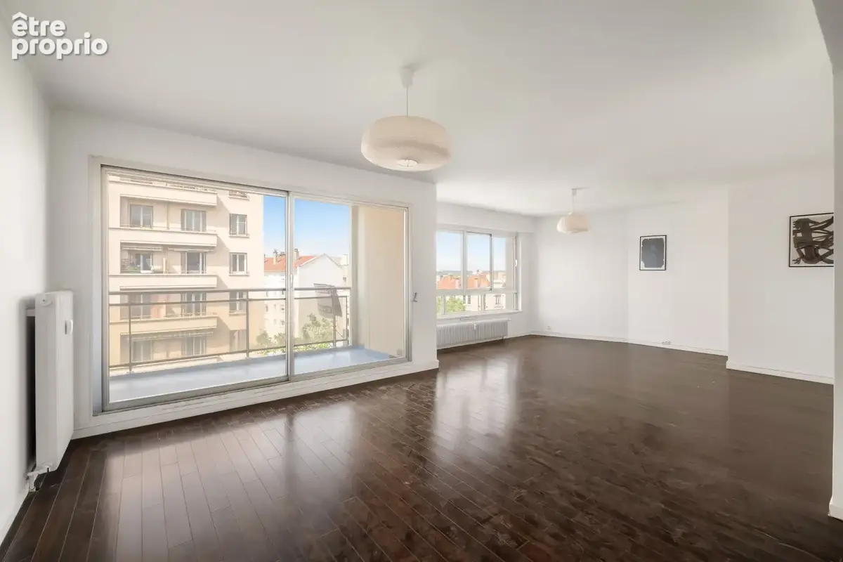 T4 de 96 m2, Charpennes en étage élevé avec vue dégagée - photo 5