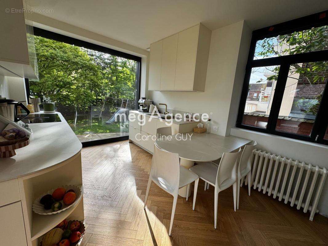 Très belle maison de ville, de 166m2, 5 chambres, jardin et dépendance - photo 3