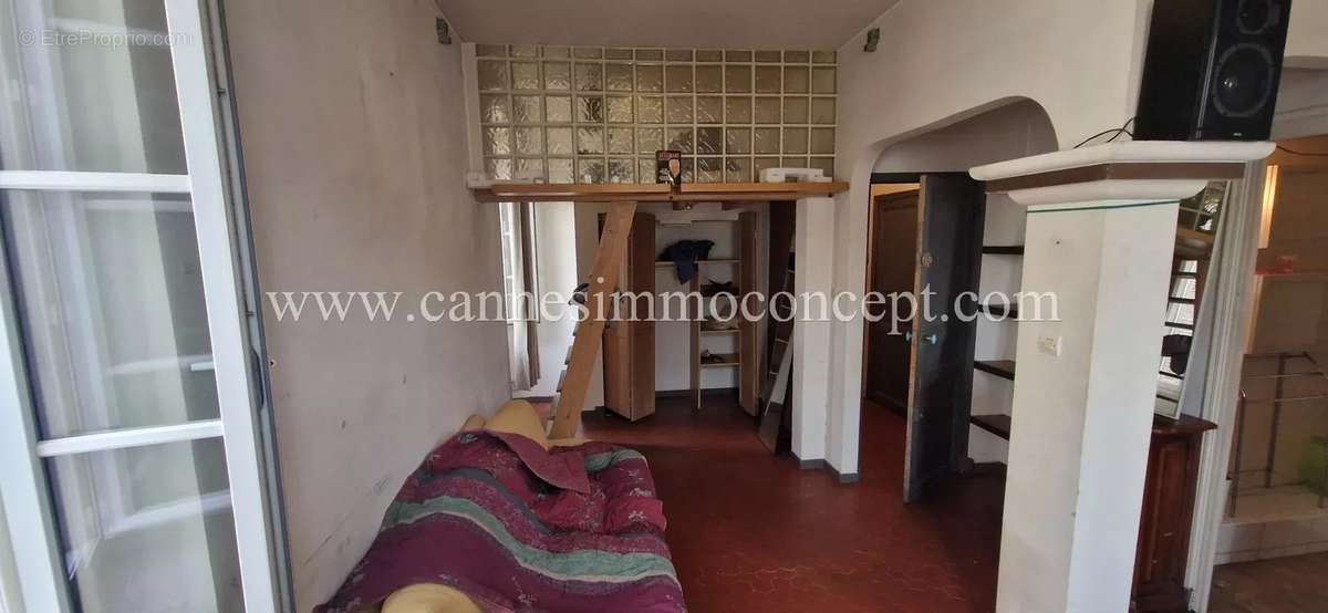 Appartement à MARSEILLE-4E