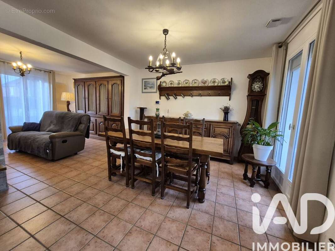 Maison 134 m² à Blangy-Tronville  - photo 5