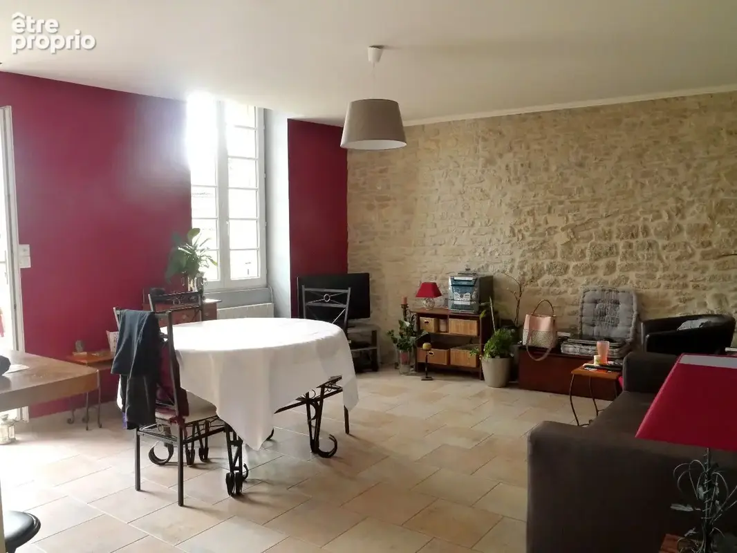 Centre-ville de Gémozac : Immeuble avec logement libre en novembre et loyer sécurisé - photo 6