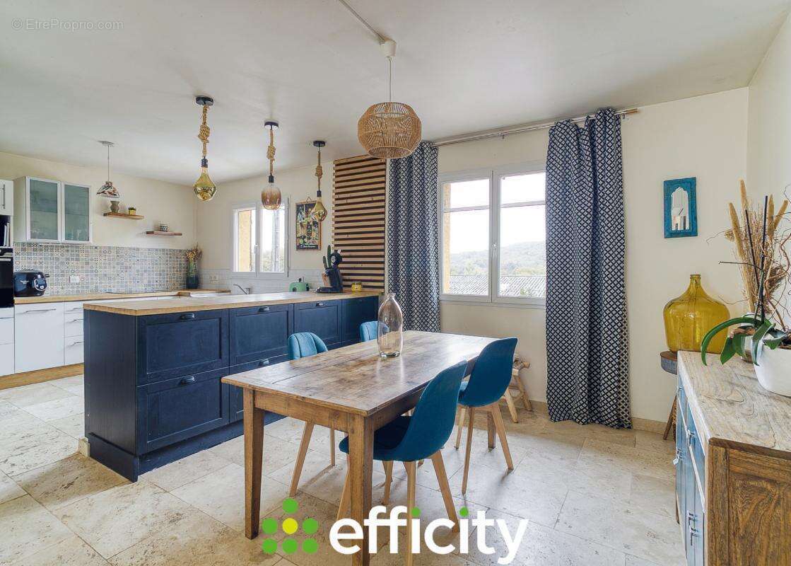 Maison à ANNOISIN-CHATELANS