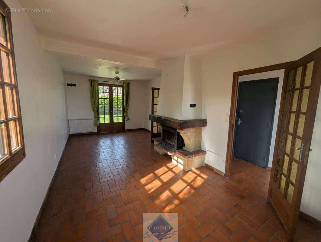 Maison à FEUQUIERES-EN-VIMEU
