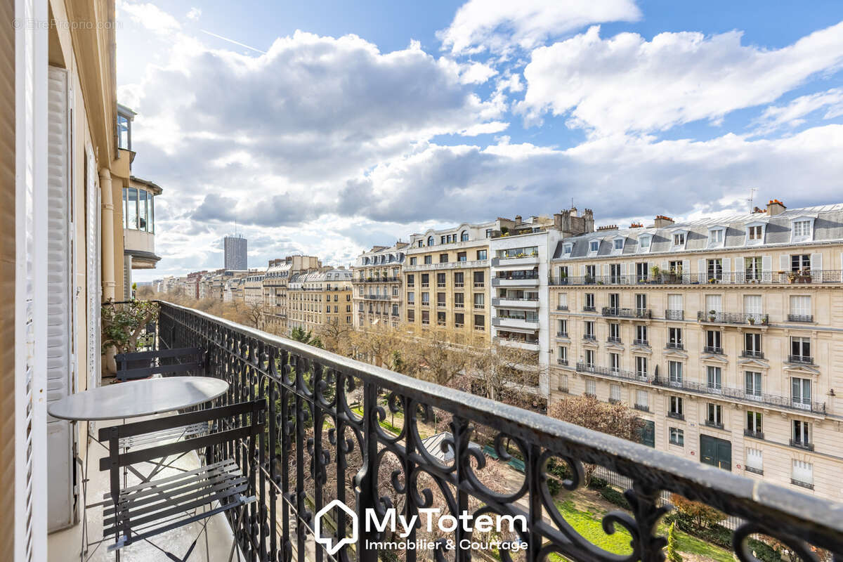 Appartement à PARIS-17E