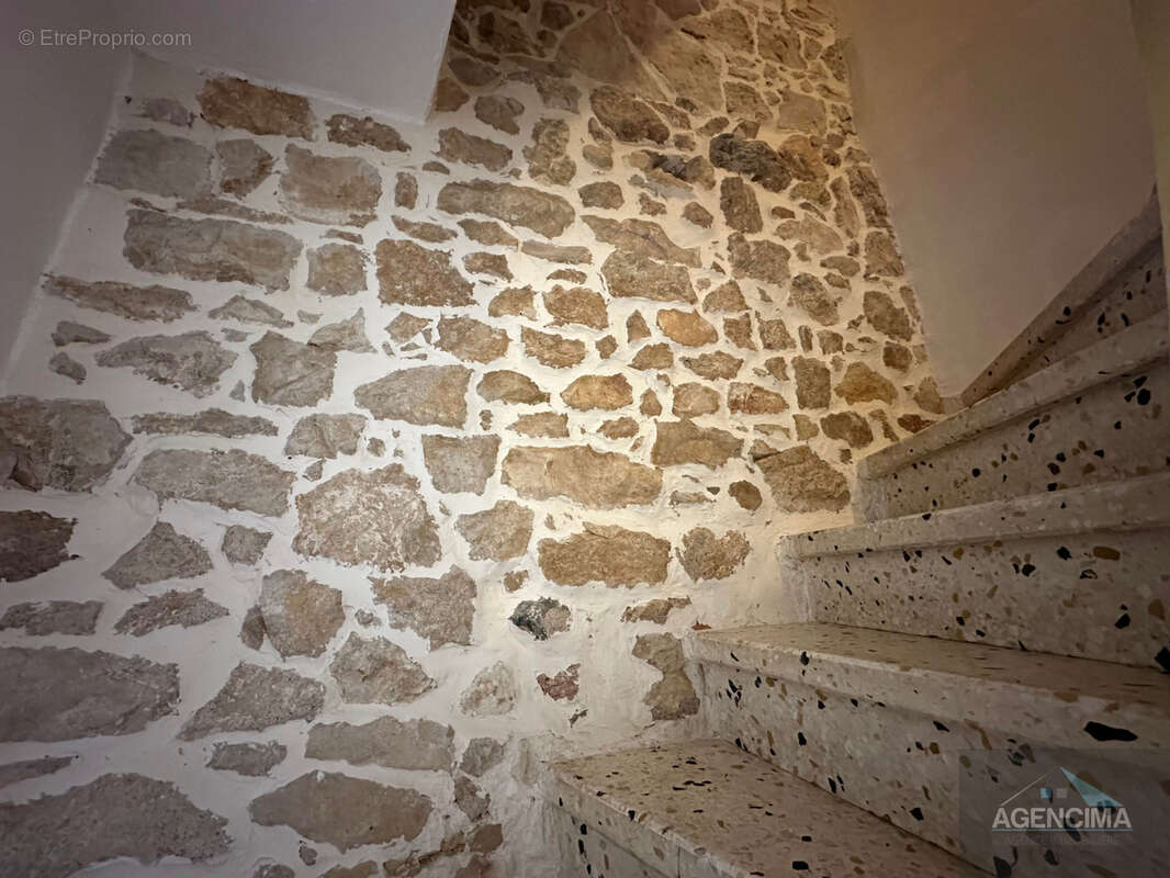 Maison à POMEROLS