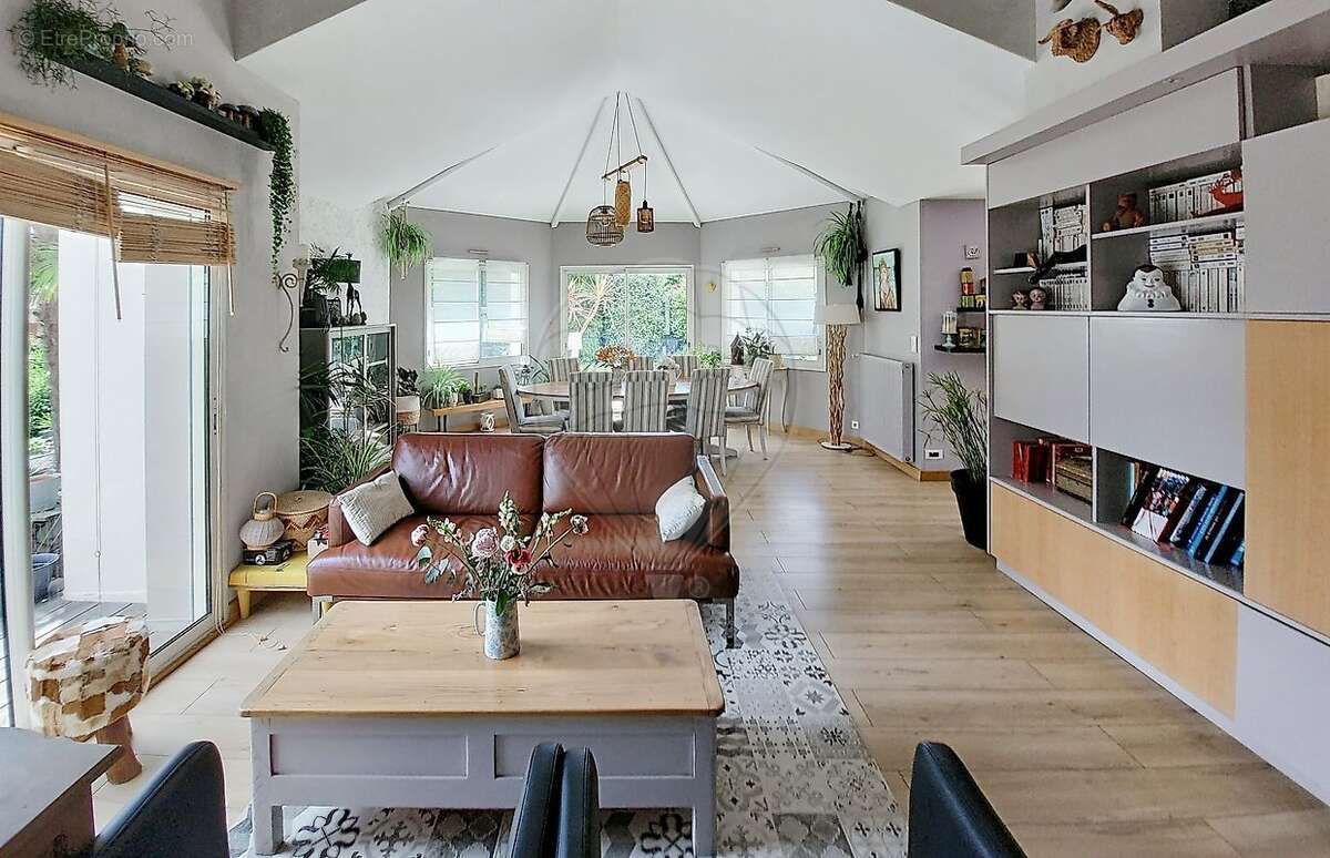 Maison à SAINTE-LUCE-SUR-LOIRE