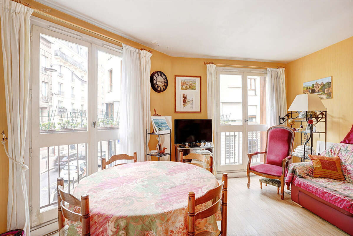 Appartement à PARIS-18E