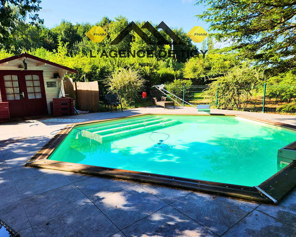 Maison à NEUVY-EN-SULLIAS