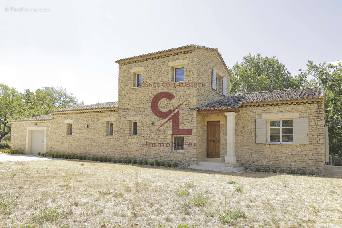 Maison à GORDES