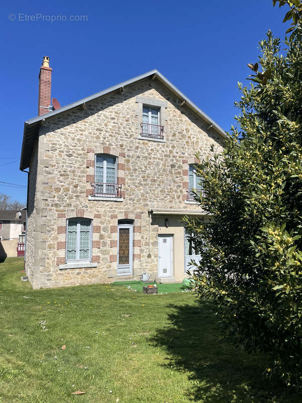 Maison à SAINT-DENIS-DES-MURS