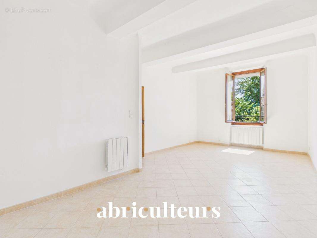 Maison de village avec jardin, garage, cave et grenier aménageable à Saint-Cannat - photo 7
