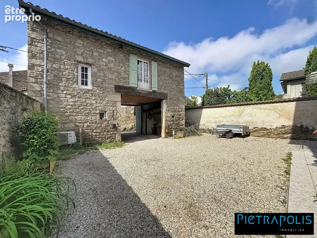 Maison 280 m² à Soucieu-En-Jarrest  - photo 3