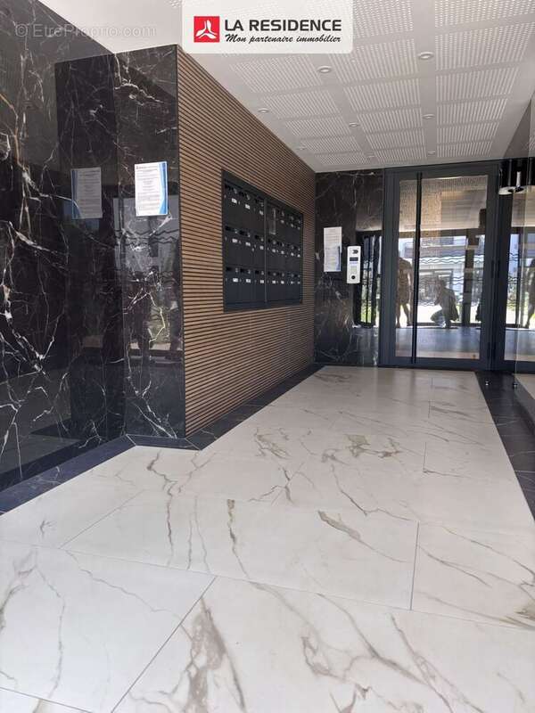 Appartement 67 m² à Les Clayes-Sous-Bois  - photo 4