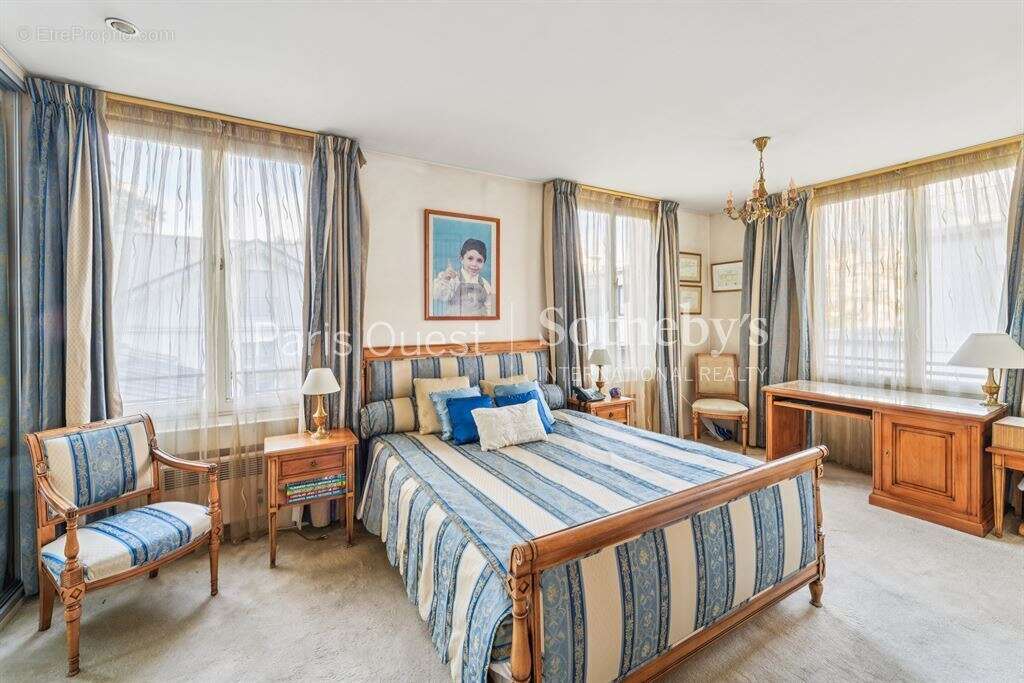 Maison à NEUILLY-SUR-SEINE