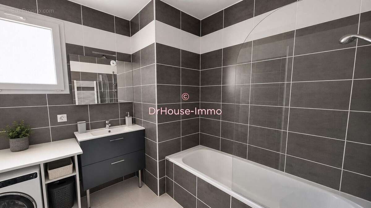 Appartement 68 m² à Mouries  - photo 14