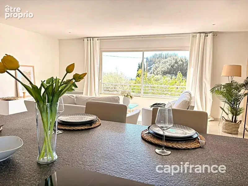 Maison à vendre à CEYRESTE (13), village à pied, vue mer, 3 chambres, terrasse, jardin, carport, atelier - photo 5