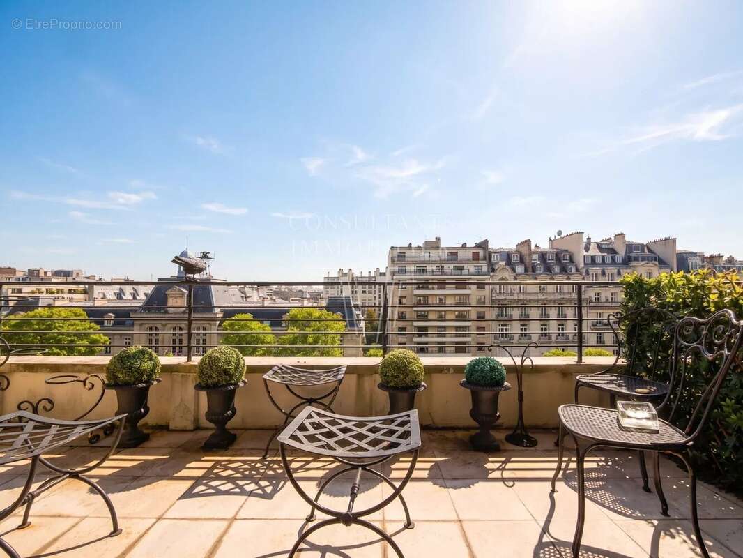 Appartement à PARIS-16E