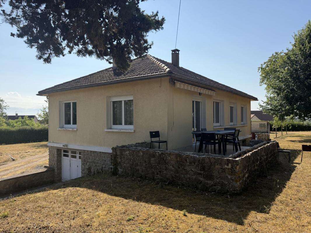 À vendre – mamers (72600) – pavillon rénové avec parc arboré de 3 300 m² - photo 2