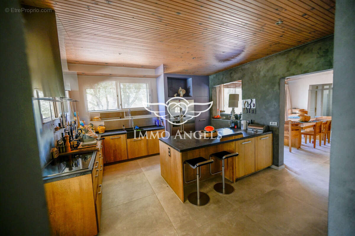 cuisine - Maison à SAINT-PONS-DE-THOMIERES