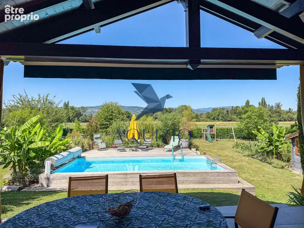 Propriété familiale de 173 m2   Plus de 2 200 m2 de terrain plat, piscine et vue montagnes - photo 2