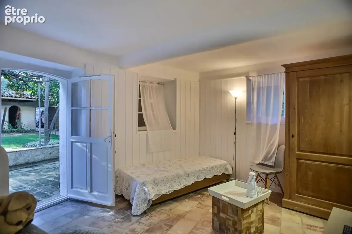 CANNES - Propriété située dans le quartier Californie - Piscine - photo 10
