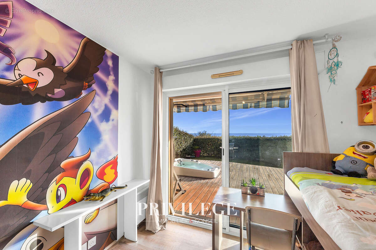 Appartement à SAINT-LAURENT-DU-VAR