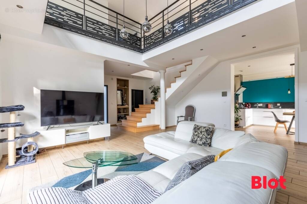 Maison à NOYAL-CHATILLON-SUR-SEICHE