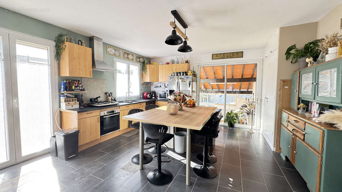 Maison à SAINT-LAURENT-DE-LA-SALANQUE