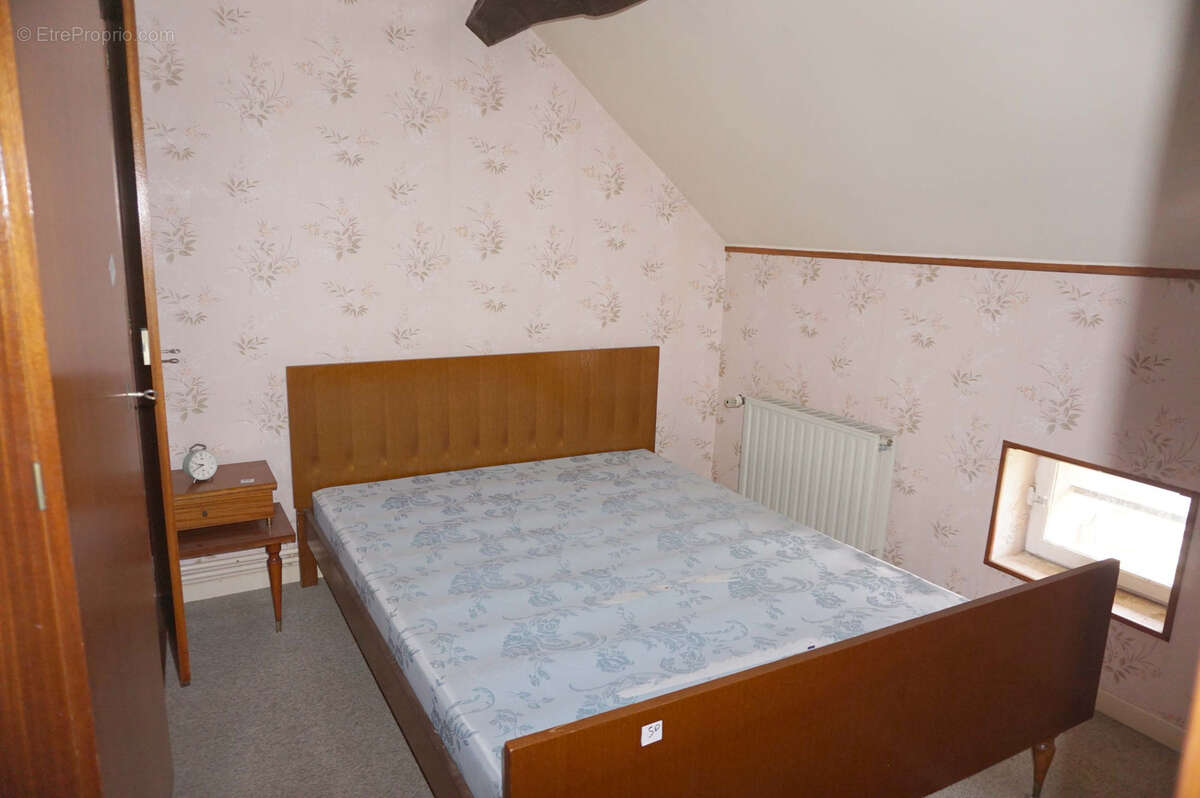 Maison à SAINT-CHRISTOPHE-EN-BRIONNAIS