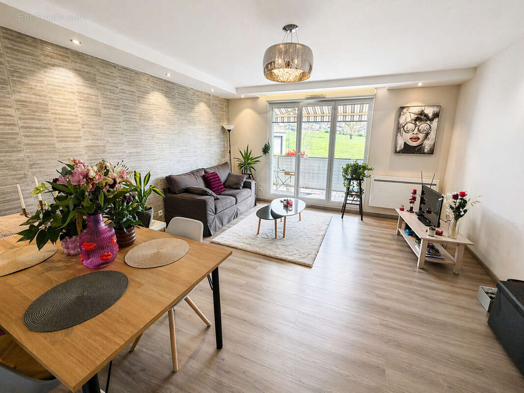 Appartement à VILLY-LE-PELLOUX