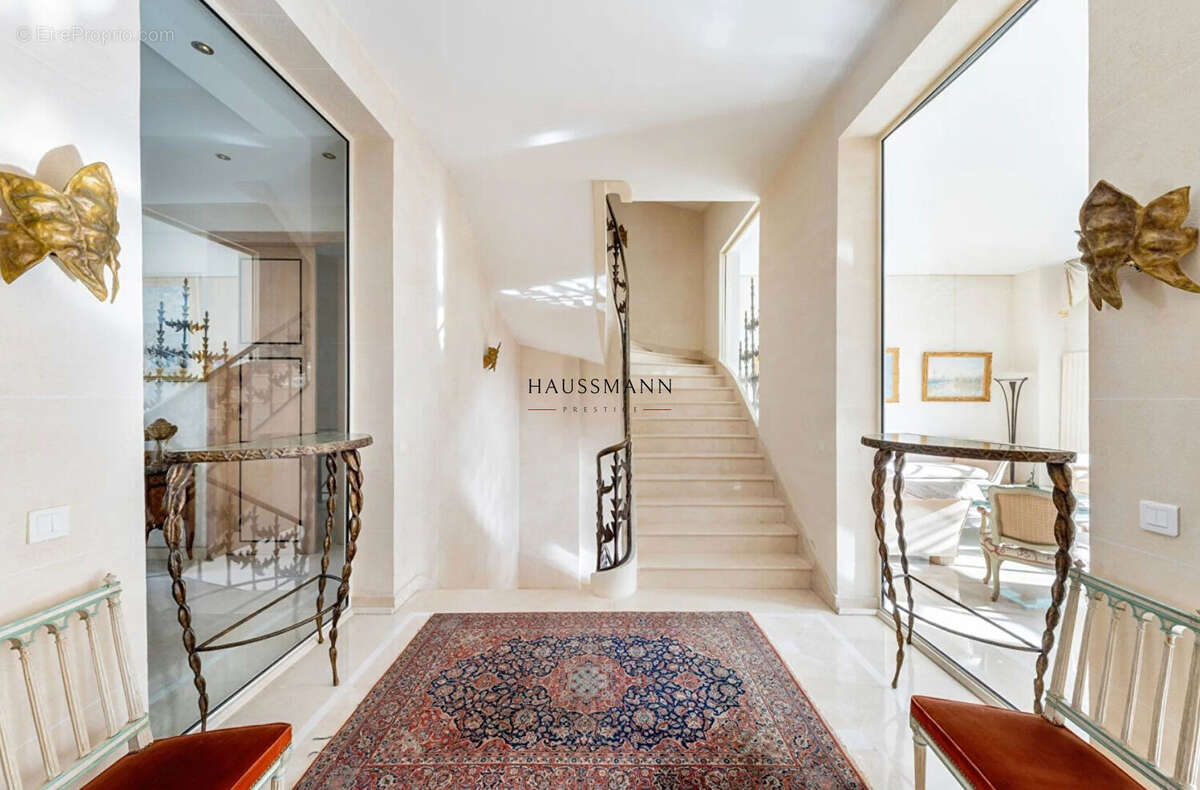 Appartement à NEUILLY-SUR-SEINE