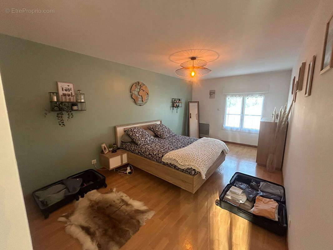 Maison à SAINT-LAURENT-DE-LA-PREE