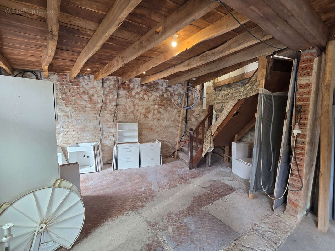 Maison à SAINT-LAURENT-SUR-GORRE