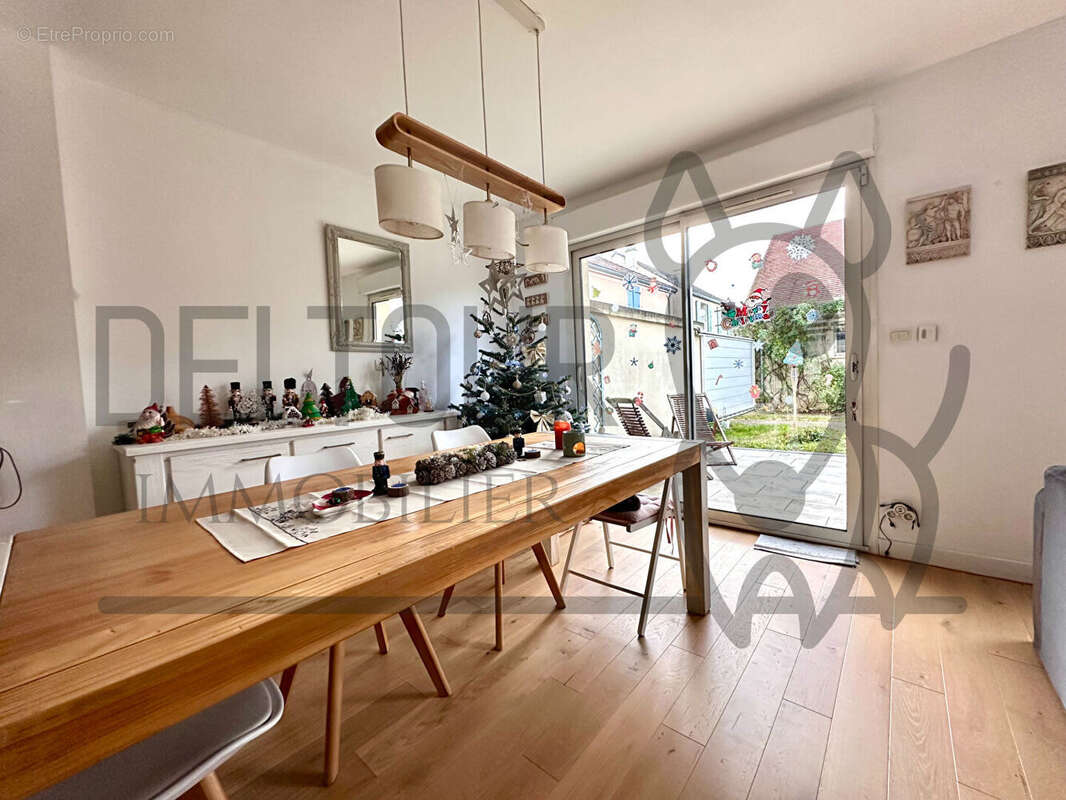 Maison à VILLENEUVE-LE-COMTE