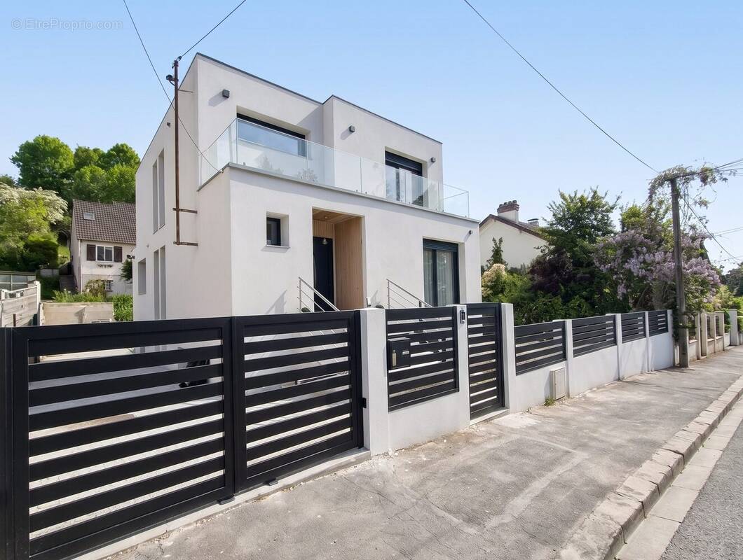 Maison à LA FRETTE-SUR-SEINE