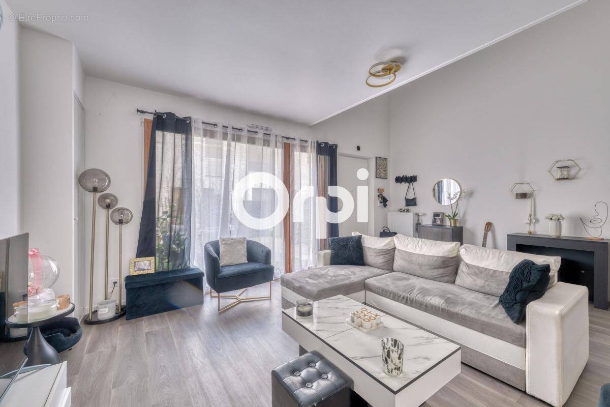 Maison à BUSSY-SAINT-GEORGES