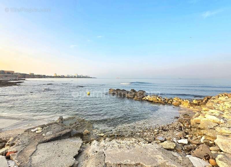 À seulement 50 mètres de la mer ! Une villa lumineuse avec jardin piscinable dans un environnement exceptionnel. Maison à vendre - photo 22