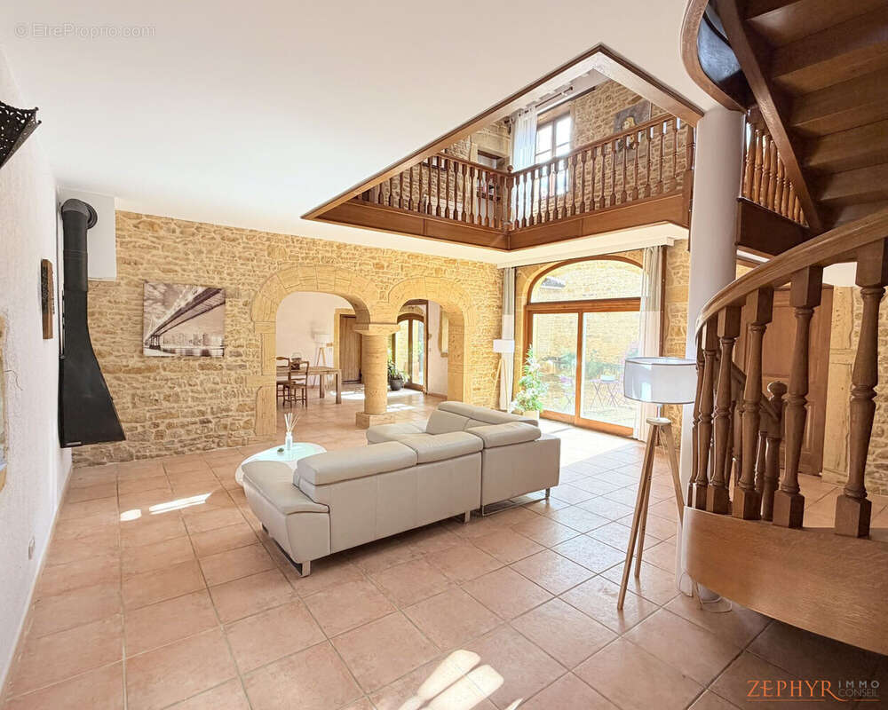Maison à SAINT-GERMAIN-SUR-L'ARBRESLE