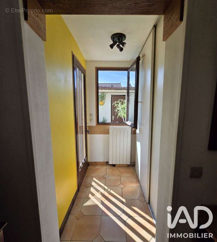 Maison 78 m² à Fosses  - photo 3