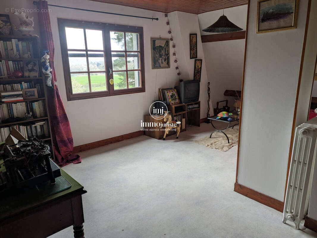 Maison 180 m² à Saint-Yrieix-Sous-Aixe  - photo 6