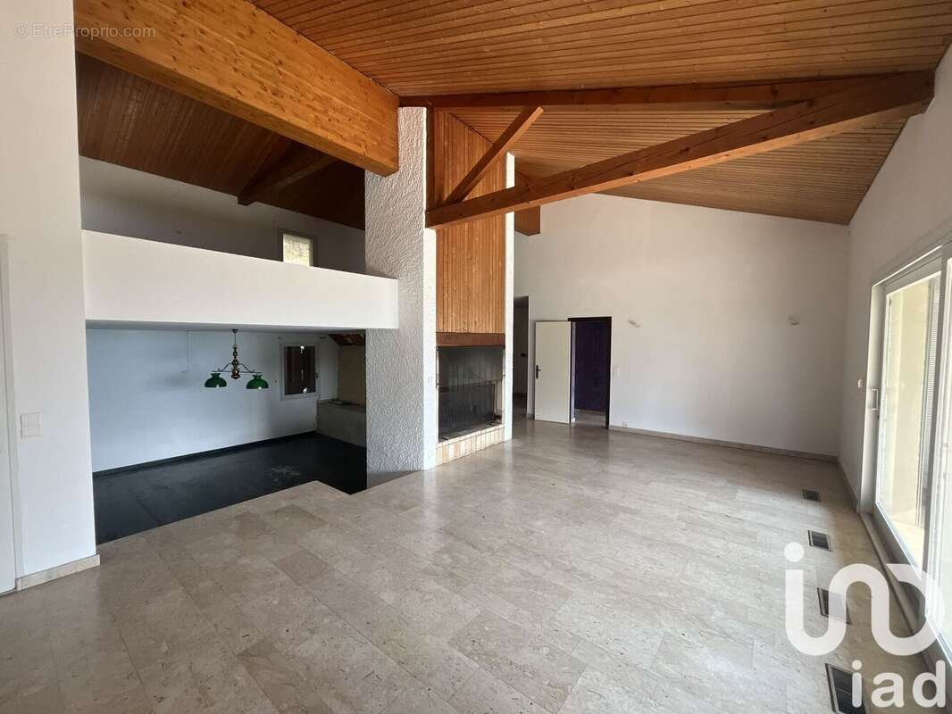 Maison 311 m² à Mours-Saint-Eusebe  - photo 9