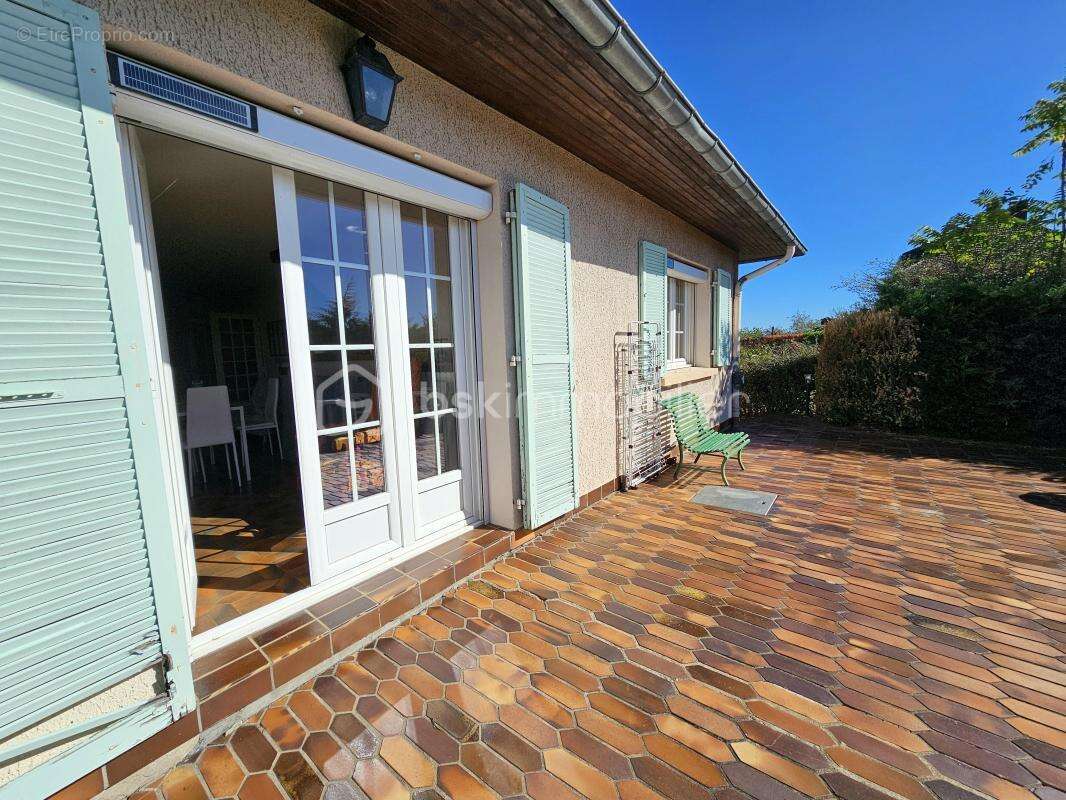 Maison à COMMELLE-VERNAY