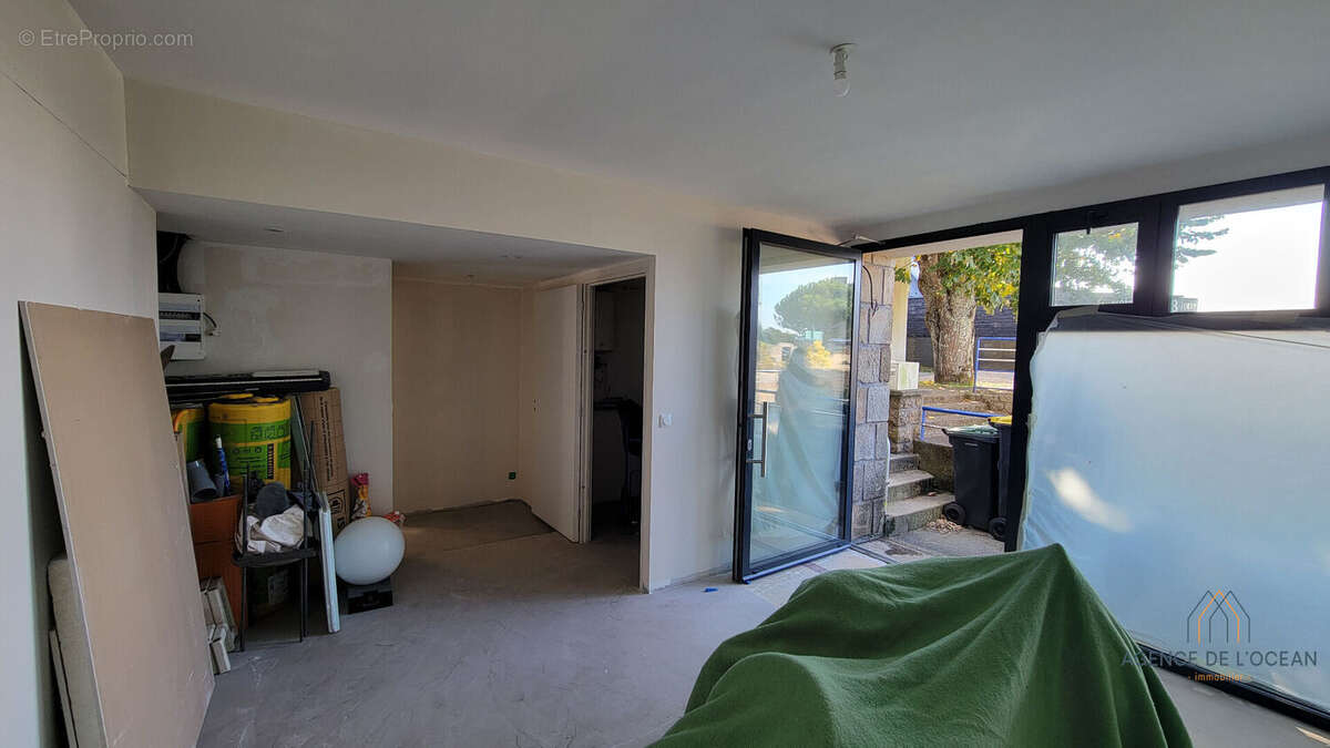 Commerce à PLOUHARNEL