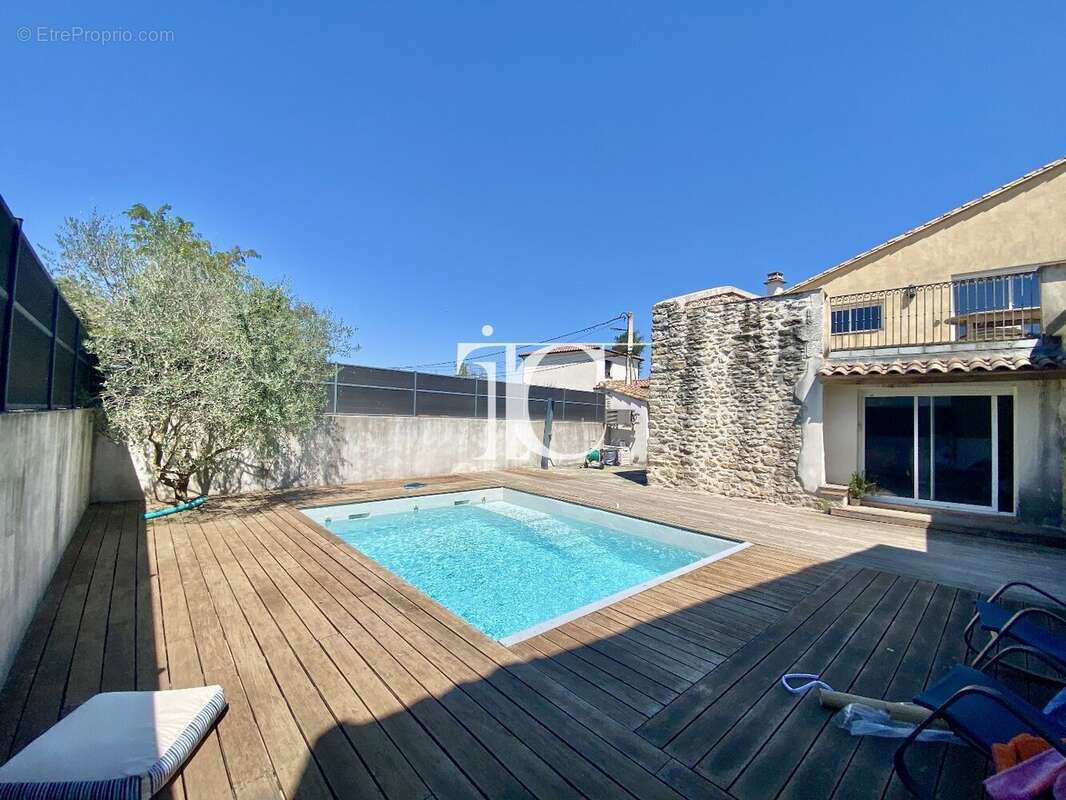 Rousson, mas de hameau renove en pierre 272m2, 3 chambres + 1 studio, terrasses, piscine - photo 14