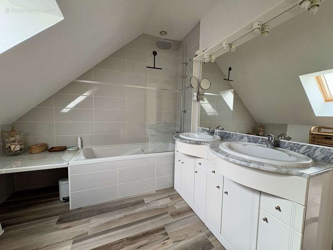 Maison 125 m² à Sainte-Suzanne-Sur-Vire  - photo 8