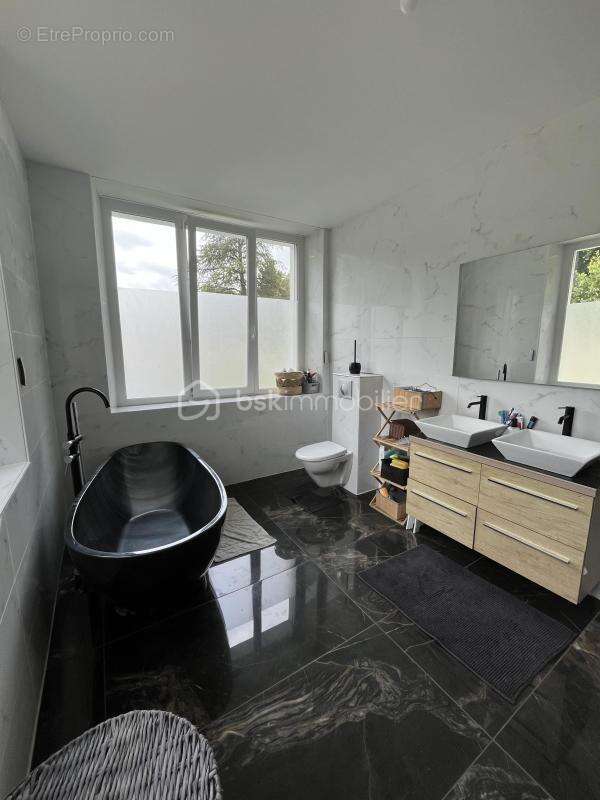 Maison de plain pied sur sous sol complet avec piscine - photo 9