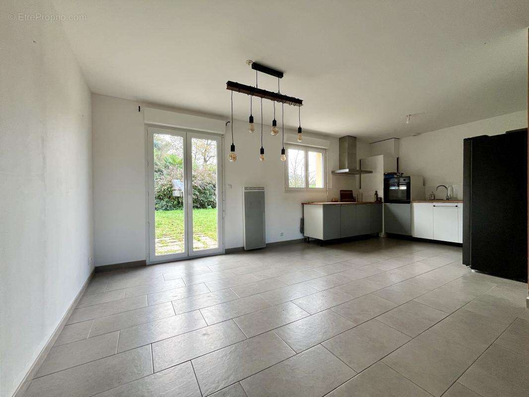 Maison à SAINT-MACAIRE-EN-MAUGES