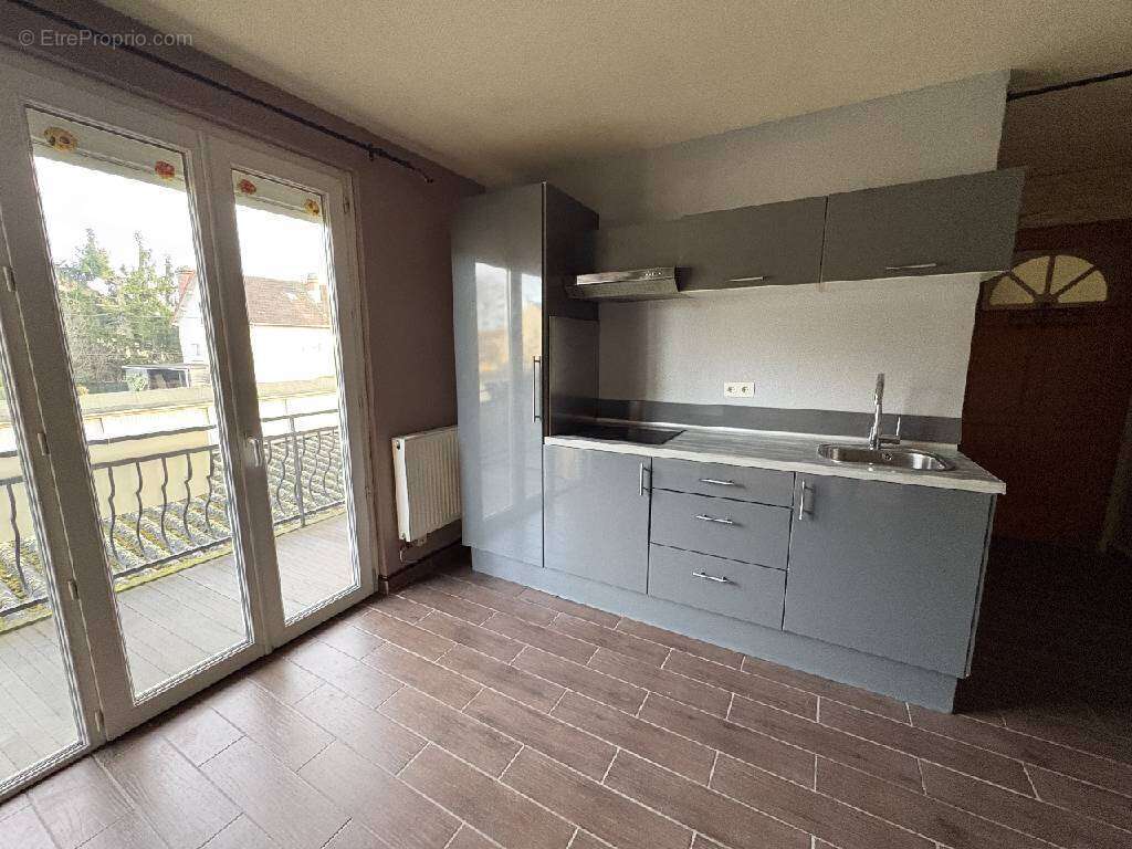 Appartement à SAINTE-GENEVIEVE-DES-BOIS