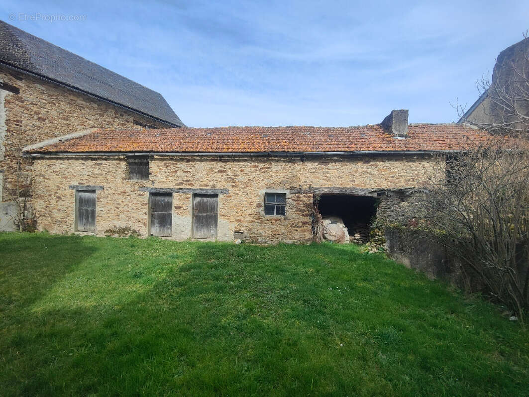 Corps de ferme a renover sur 2948m² - photo 17
