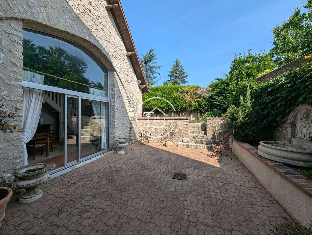 Maison à LA CHAUSSEE-SAINT-VICTOR